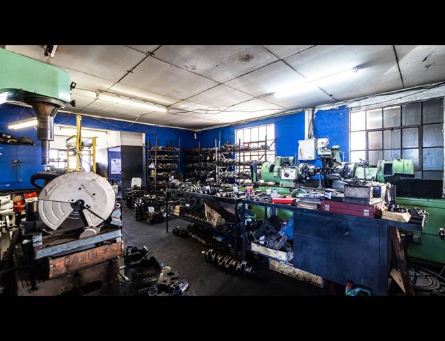9,923M² WAREHOUSE FOR SALE IN BRACKENFELL INDUSTRIAL